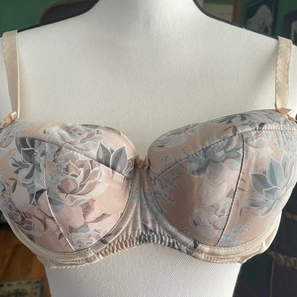 EUC 28F Comexim Vera Padded Polish Bra